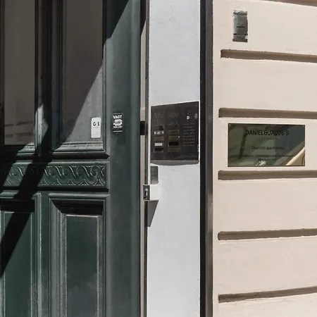 Grand Heritage Next To Park - 3 Bedrooms By Daniel&jacob's *