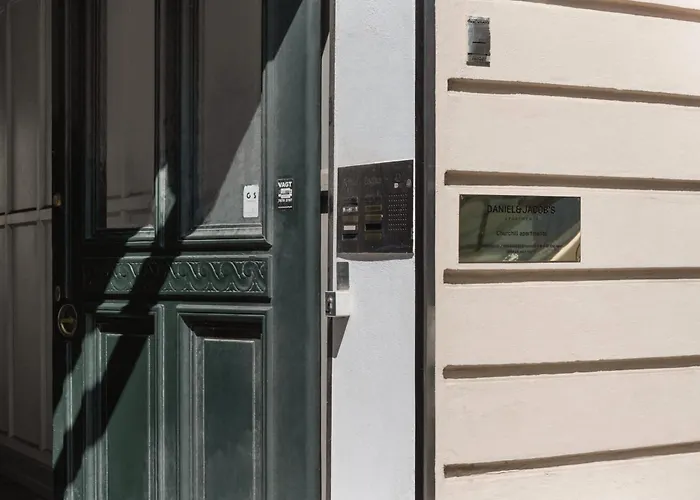 Grand Heritage Next To Park - 3 Bedrooms By Daniel&jacob's *