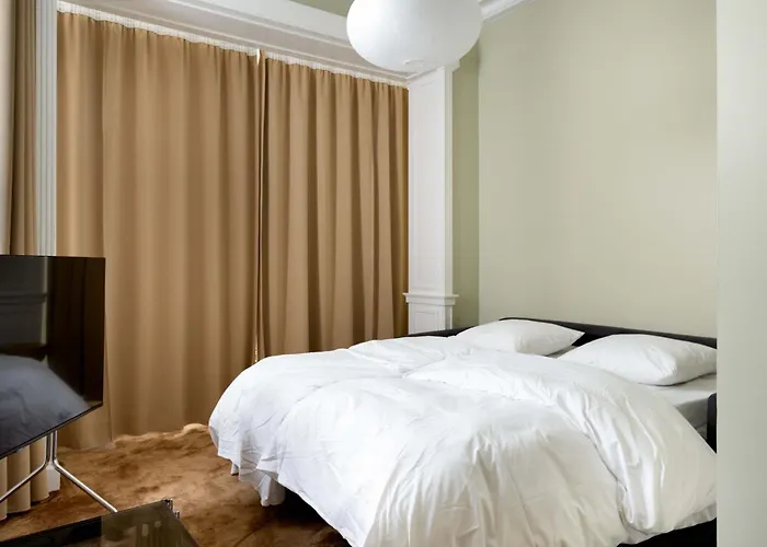 Grand Heritage Next To Park - 3 Bedrooms By Daniel&jacob's